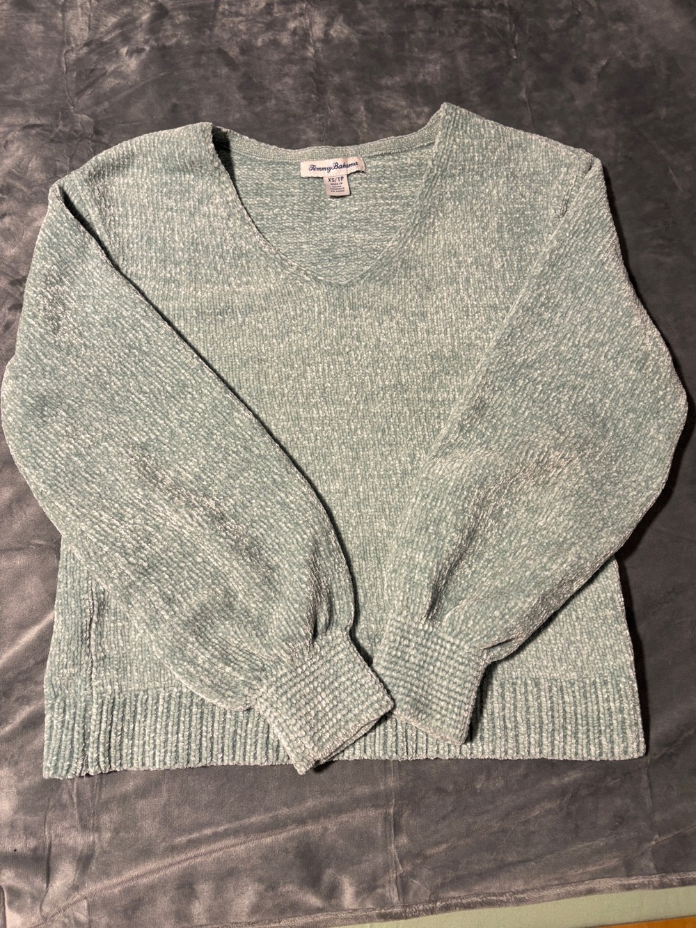Tommy Bahama Women's V-Neck Sweater in Mint XS